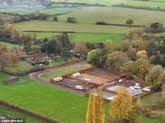 La furia de los millonarios ceñida por los corredores de bolsa mientras los viajeros compran campos en un área de conservación ‘por valor de £5 millones’ y los asfaltan durante la noche sin permiso de planificación, y viajan en caravanas