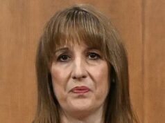 Reeves ‘planea un asalto a los fondos de pensiones apuntando a planes de sacrificio salarial’ mientras sus pares laboristas se preguntan por qué el partido prometió no aumentar el impuesto sobre la renta