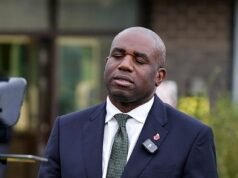 El preso liberado por error en marzo de 2024 sigue en libertad: uno de los cuatro presos liberados por error que siguen en libertad, una mayor humillación para David Lammy