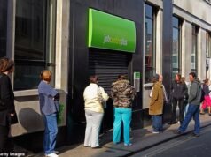 Desastre del empleo laboral… mientras Reeves regresa para pedir MÁS impuestos: el desempleo alcanza su nivel más alto en cuatro años y los aumentos salariales se desaceleran, pero el sector público aún se beneficia de acuerdos salariales extraordinarios