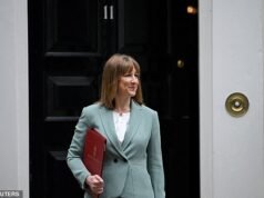 ¡Otro día en el paraíso socialista de Starmer! Actualmente se pierden 1.000 puestos de trabajo AL DÍA bajo el mandato de Reeves, y los expertos advierten que la “locura” de las políticas laboristas hará que la crisis empeore aún más.