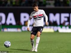 Oscar, ex estrella del Chelsea, «considera retirarse ya que las pruebas revelan un problema cardíaco después de ser trasladado de urgencia al hospital debido a una enfermedad durante los controles médicos».