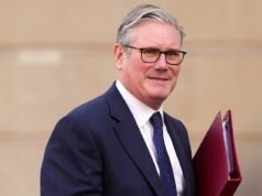 Keir Starmer debe «tomar el control» en los próximos tres meses o terminará, dice Lord Blunkett mientras la oficina del primer ministro está plagada de liderazgo intrigante y caos presupuestario.