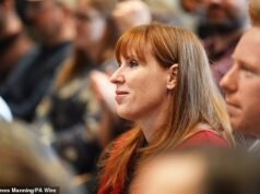 El círculo de los tiburones ha perjudicado a Starmer: ahora Angela Rayner pronuncia su discurso ante el Partido Laborista diciendo que «no se ha ido» y «ya está ofreciendo puestos de trabajo a los parlamentarios del gabinete» antes del presupuesto.