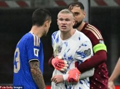 Erling Haaland tuvo que ser CONTENIDO por su compañero de equipo del Manchester City, Gianluigi Donnarumma, durante una pelea con su rival Italia, antes de impulsar a Noruega a su primera Copa del Mundo en 28 años.