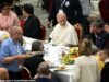 El Papa Leo, nacido en Chicago, desaira a un grupo de mujeres trans en una cena sagrada en el Vaticano