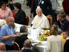 El Papa Leo, nacido en Chicago, desaira a un grupo de mujeres trans en una cena sagrada en el Vaticano