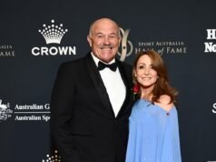La leyenda del fútbol Wally Lewis y su esposa encabezan una larga lista de grandes del deporte en la alfombra roja de la prestigiosa ceremonia de premiación.