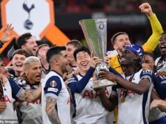 El Tottenham planea activar una opción de un año para extender el contrato del mediocampista excluido, si no logran venderlo en enero