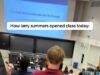 Estudiantes de Harvard con náuseas critican al profesor Larry Summers al comenzar la clase admitiendo «vergüenza» por Epstein
