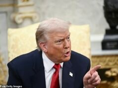 Los funcionarios de Trump están llegando a Ucrania en un intento por obligar a Zelensky a aceptar un acuerdo de paz «fuertemente orientado a Rusia» que los verá ceder tierras a Putin y reducir sus fuerzas militares.