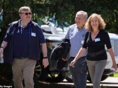 Harvard se ve envuelta en un nuevo escándalo de Epstein después de que Larry Summers y su esposa visitaran la ‘Isla Pedo’ en su luna de miel