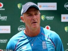 La viuda de Graham Thorpe dice que él todavía estaría vivo si su «familia de cricket» lo hubiera apoyado después de que su despido en Inglaterra lo dejó «al borde» antes de suicidarse a los 55 años.