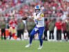 Matthew Stafford fortalece su caso de Jugador Más Valioso y lanza 4 touchdowns para llevar a los Rams a superar a los 49ers en el enfrentamiento de la NFC Oeste