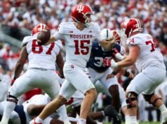 Aspectos destacados de la semana 11 del fútbol universitario: mejores partidos, juegos y estadísticas