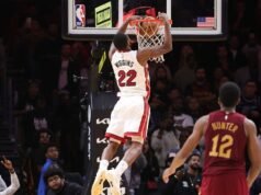 Victoria ante los Cavs gracias a una jugada de alley-oop sonando la chicharra