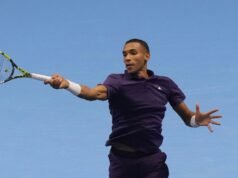 La canadiense Auger-Aliassime vence a Shelton e iguala el récord de las Finales ATP