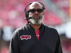Maryland mantendrá al entrenador Mike Locksley, aumentará NIL, dice AD