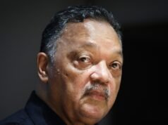 El reverendo Jesse Jackson recibe soporte vital después de ser hospitalizado
