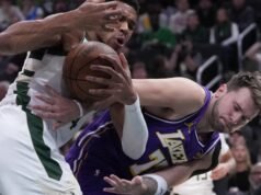 Luka Doncic anota 41 puntos y los Lakers vencieron a los Bucks para coronar el viaje 3-2