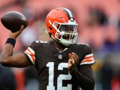 El mariscal de campo de los Browns, Dillon Gabriel, se marcha temprano contra los Ravens debido a una conmoción cerebral, dejando espacio para que Shedeur Sanders realice las primeras jugadas.