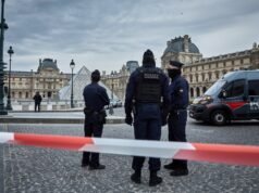 Otras cuatro personas arrestadas en relación con el robo del Louvre, según el fiscal de París