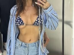 ¡Adivina el bombón de Hollywood con este top de bikini floral!