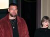 Taylor Swift y Travis Kelce se dan la mano por segunda noche consecutiva en Nueva York