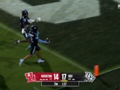 Phillip Dunnam de UCF anota una selección de 43 yardas para tomar ventaja contra Houston