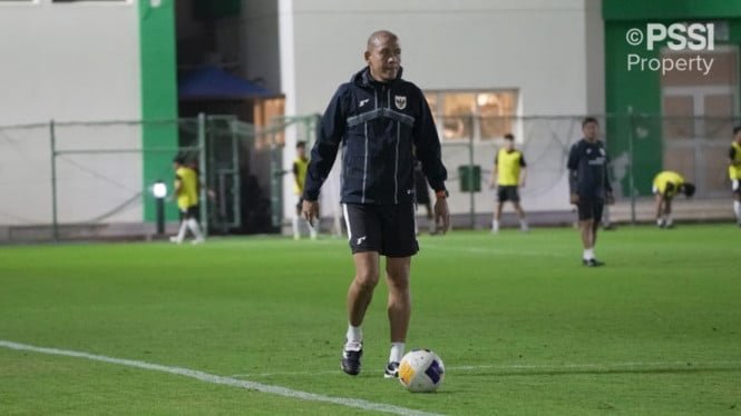 67ebbbf83caa5-pelatih-timnas-indonesia-u-17-nova-arianto_665_374.jpg