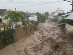 Inundaciones repentinas azotan dos distritos después de cinco horas de lluvia