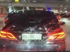 Un vídeo viral de un coche oficial matrícula 33 de la RI, sin escolta y dispuesto a verse en los atascos, resulta que el coche oficial pertenece al ministro…