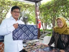 La historia de Rantiyem se desarrolla periódicamente y hereda la empresa Batik acompañada de PNM para gestionar los documentos comerciales.