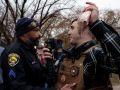 Momentos virales del intento de un candidato al Senado de Estados Unidos de quemar el Corán frente a musulmanes en la ciudad de Michigan