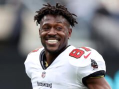 Antonio Brown extraditado a Estados Unidos mientras estaba siendo juzgado por intento de asesinato