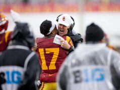 El No. 17 USC mantiene vivas las esperanzas de la CFP después de que un desvío conduce a una intercepción, ganando TD contra el No. 21 Iowa