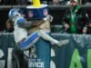 Jameson Williams quema a los Eagles con un touchdown sensacional y luego les cuesta un punto a los Lions con un penalti de celebración