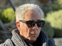 Chuck Lorre, James Burrows y Ted Danson rinden homenaje a Bob Broder