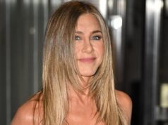 Obtenga el moderno cárdigan de aeropuerto de los años 90 de Jennifer Aniston por $ 25