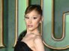 Ariana Grande abandona el rosa por el negro en el estreno de Wicked: For Good