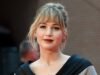Jennifer Lawrence dice que los directores hombres pueden «controlar» a los actores