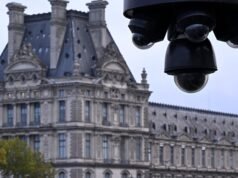 El director del Louvre detalla planes para mejorar la seguridad después del robo de una joya de 102 millones de dólares