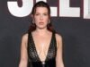 Millie Bobby Brown brilla con un vestido escotado en el evento de Stranger Things