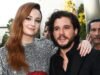 Kit Harington se sintió muy extraño al besar a Sophie Turner en nueva película