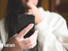 Los estafadores piratearon su teléfono y le robaron miles de euros