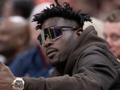 Antonio Brown se declara inocente y actuó en defensa propia, según su abogado