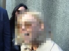 ¡Adivina quién es esta bomba rubia!