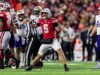 Wisconsin pone fin a la racha de 10 derrotas consecutivas de los Diez Grandes con una sorpresiva victoria sobre el No. 23 Washington mientras el apostador lidera al equipo en pases