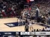 Silas Demary Jr. encuentra a Eric Reibe para un duro alley oop, reduciendo el déficit de UConn contra Arizona