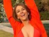 Elizabeth Hurley, de 60 años, hace alarde de sus curvas en bikini push-up Red Hot